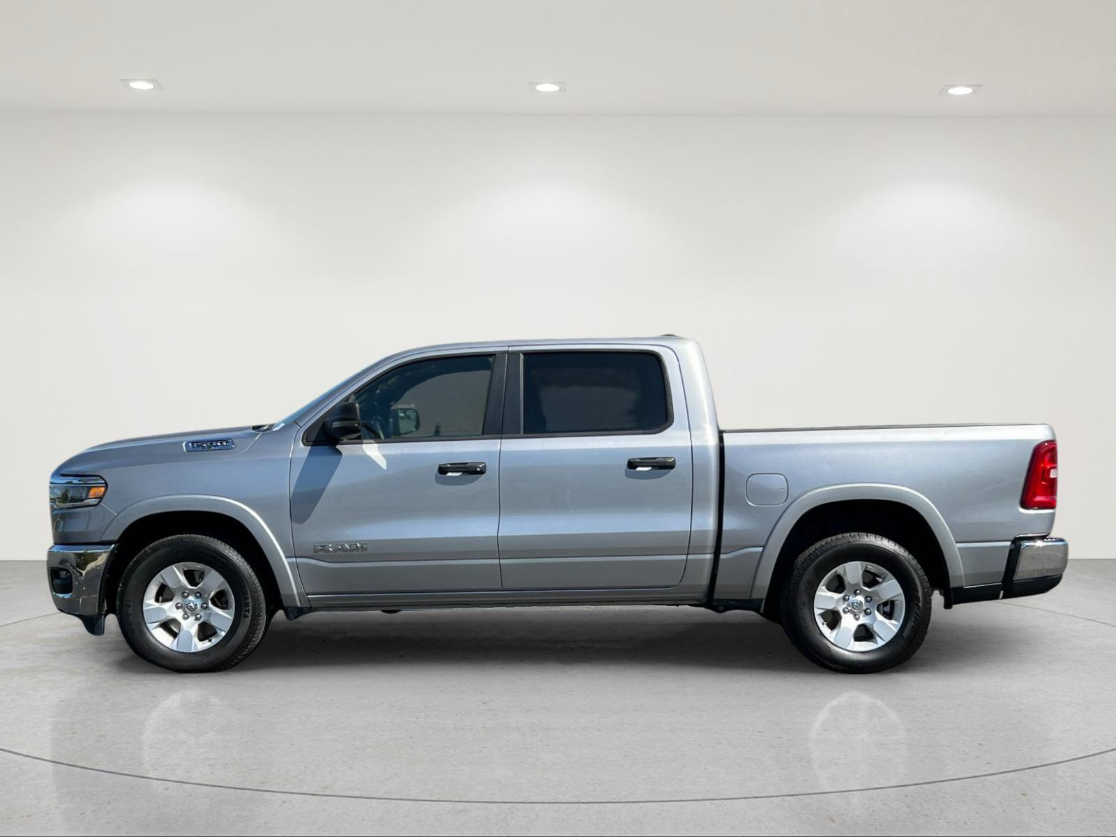 Used 2025 RAM 1500 Big Horn AWD/4WD image 2