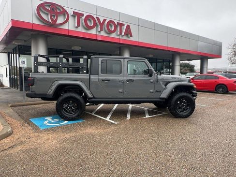 Used 2023 Jeep Gladiator Willys image 6