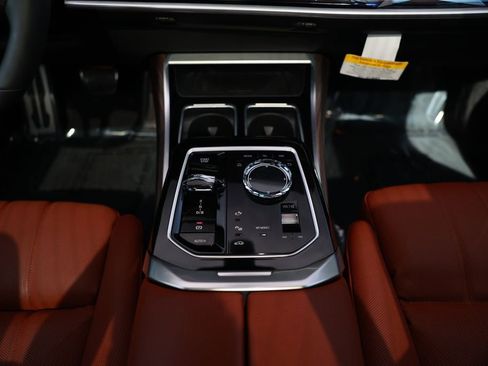 Used 2025 BMW i7 M70 w/ Executive Package image 28