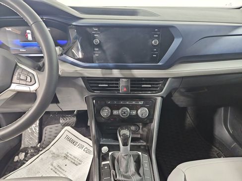 Certified 2024 Volkswagen Taos SE image 19