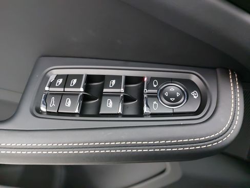 Certified 2026 Porsche Macan image 30