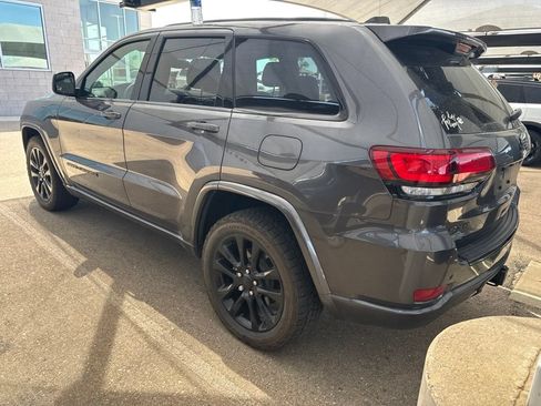 Used 2017 Jeep Grand Cherokee Altitude AWD/4WD image 7