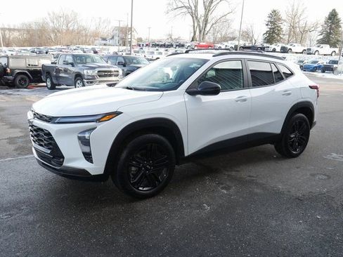 Used 2025 Chevrolet Trax ACTIV w/ Sunroof Package image 9