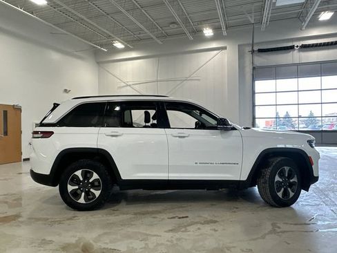 Used 2022 Jeep Grand Cherokee Limited 4xe image 7