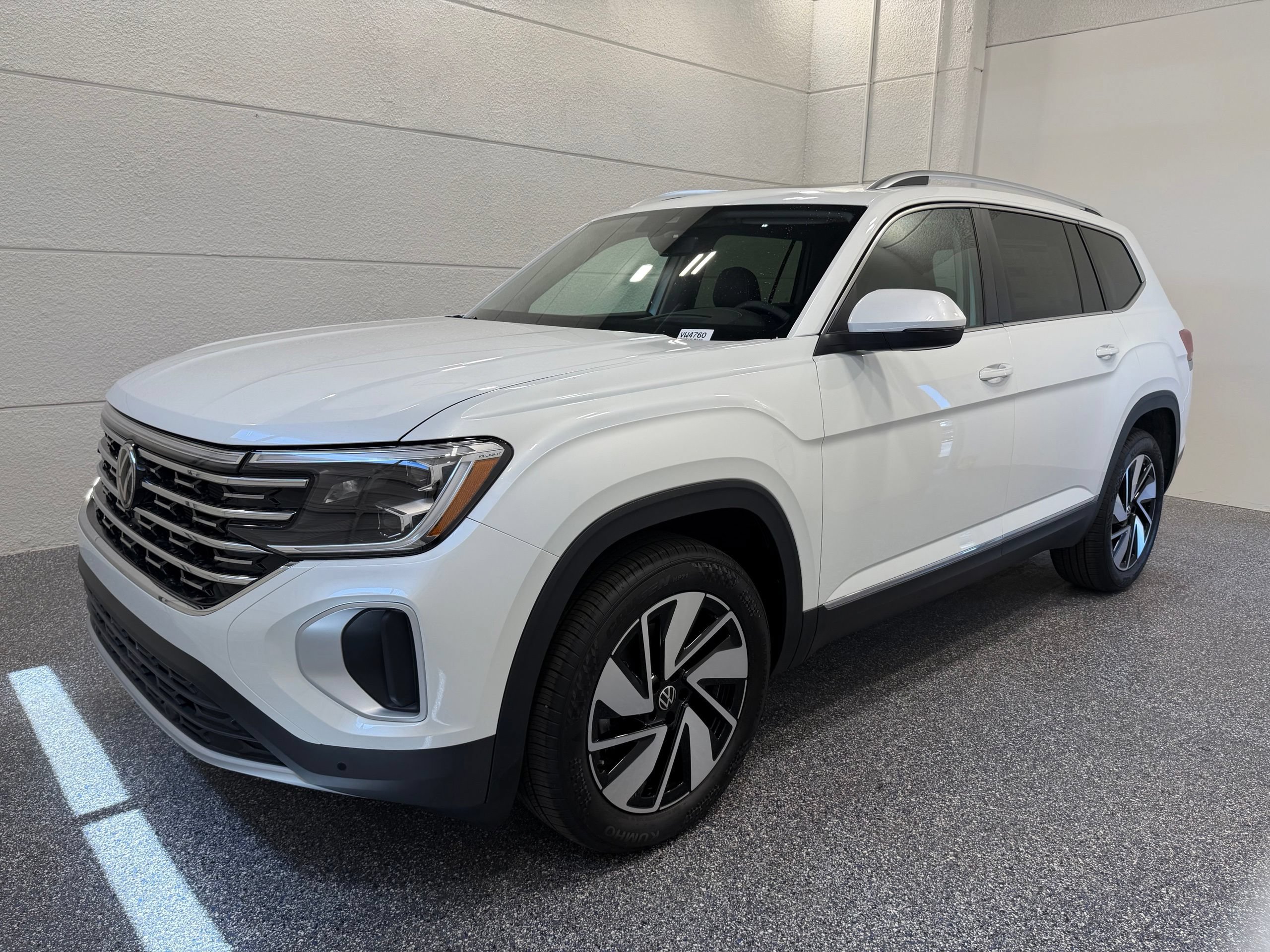 New 2026 Volkswagen Atlas SEL AWD/4WD image 1
