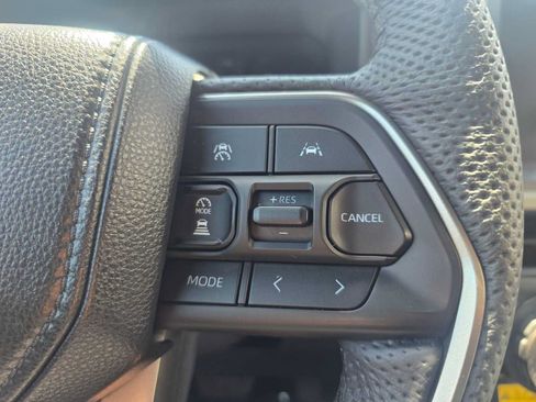 Used 2025 Toyota Tacoma SR5 AWD/4WD image 31