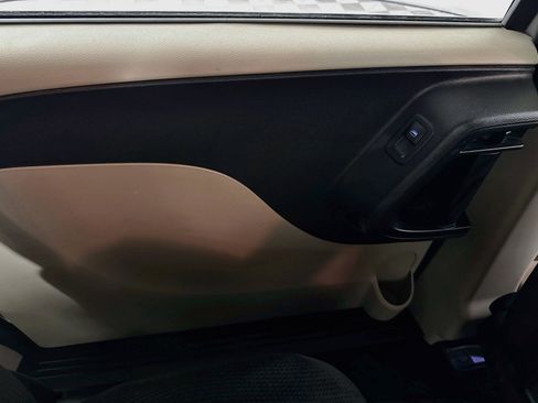 Used 2018 Dodge Grand Caravan SE FWD image 23