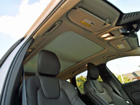 Used 2025 Volvo XC60 B5 Plus image 13