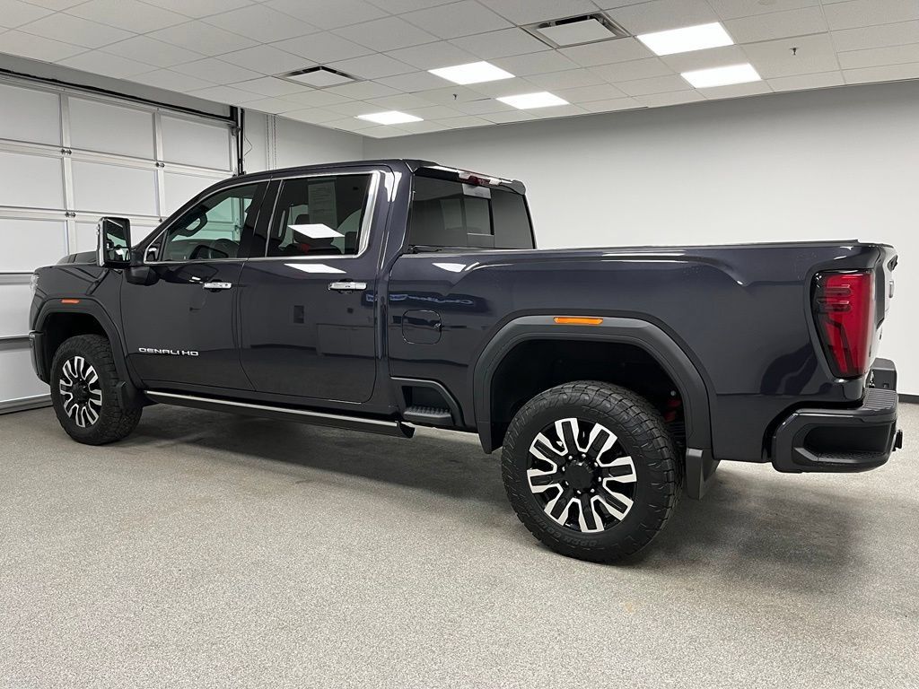 Used 2026 GMC Sierra 3500 Denali Ultimate AWD/4WD image 7