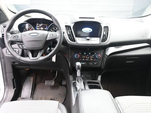 Used 2017 Ford Escape SE w/ Equipment Group 201A FWD image 9