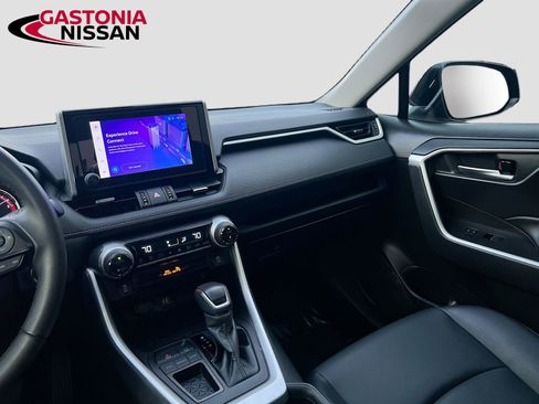 Used 2023 Toyota RAV4 XLE Premium image 31