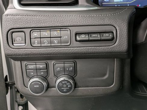 Used 2022 GMC Yukon XL Denali image 19