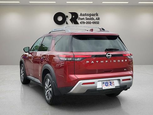 Used 2024 Nissan Pathfinder SL image 4