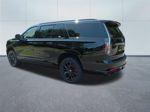 Used 2024 Cadillac Escalade ESV Sport w/ LPO, ONYX Package AWD/4WD image 3