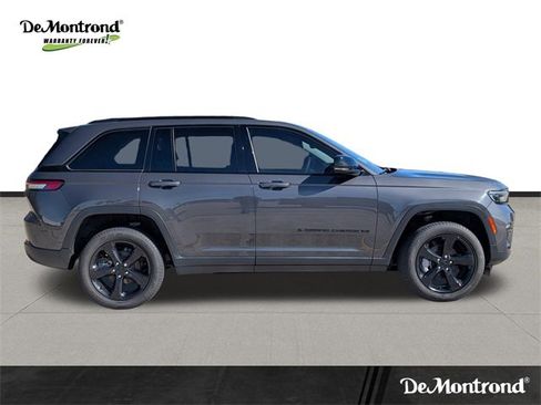 Used 2023 Jeep Grand Cherokee Limited w/ Black Appearance Package image 4