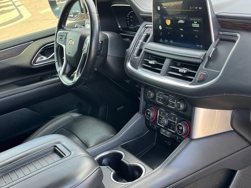 Used 2022 Chevrolet Suburban LT RWD image 9