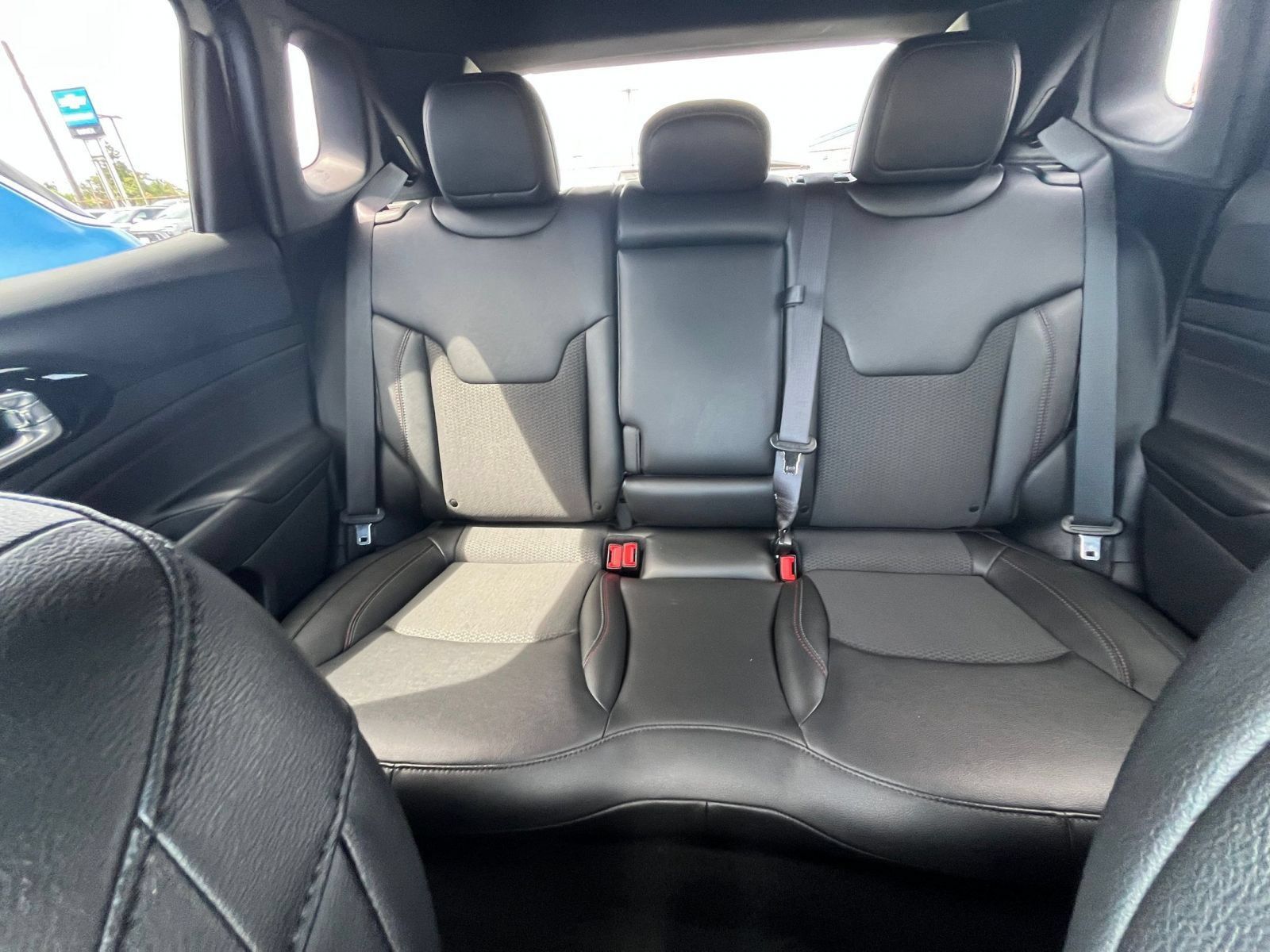 Used 2025 Jeep Compass Trailhawk AWD/4WD image 37