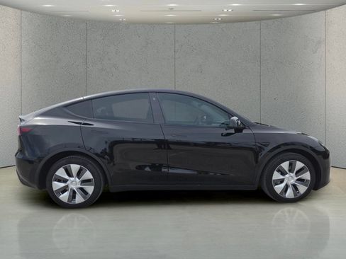 Used 2023 Tesla Model Y Long Range AWD/4WD image 3