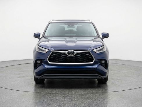 Used 2025 Toyota Highlander LE image 1