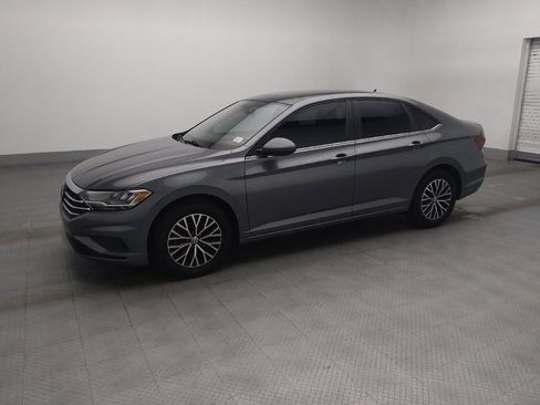 Used 2019 Volkswagen Jetta SE FWD image 2