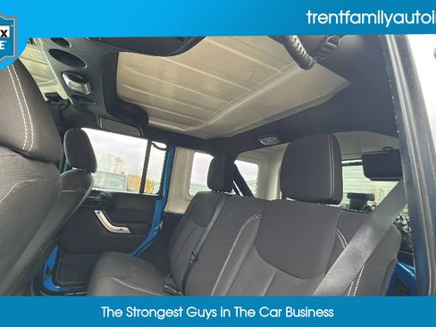 Used 2015 Jeep Wrangler Unlimited Rubicon w/ Connectivity Group image 38