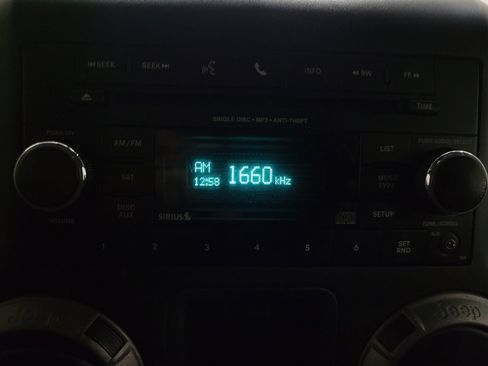 Used 2016 Jeep Wrangler Sport image 25