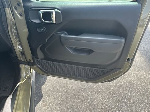 Used 2025 Jeep Gladiator Sport AWD/4WD image 14