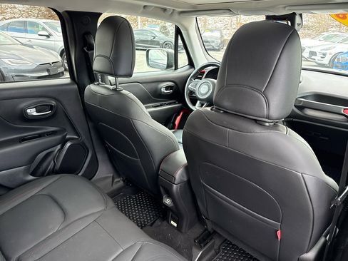 Used 2019 Jeep Renegade Trailhawk image 32