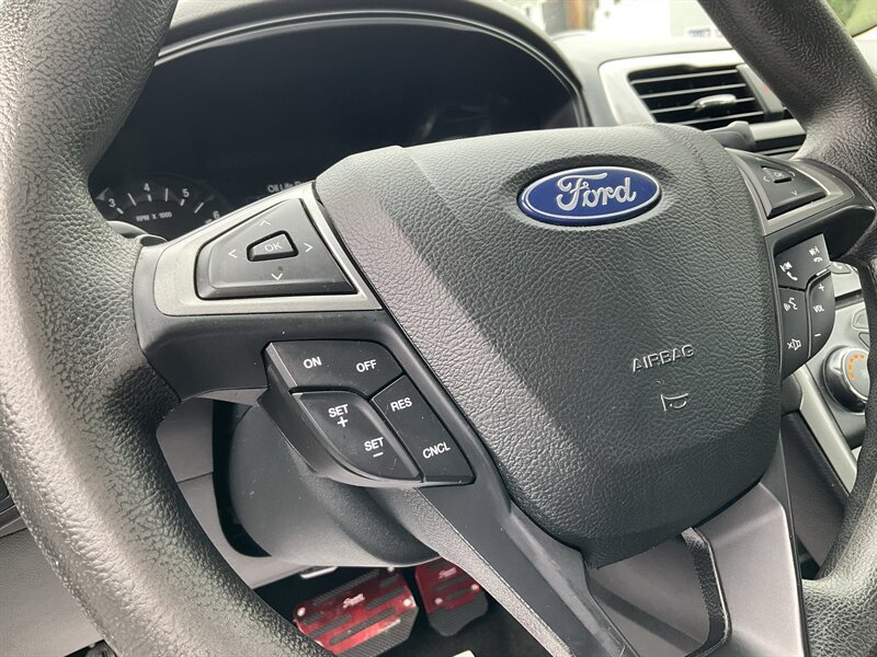 Used 2018 Ford Fusion SE FWD image 24