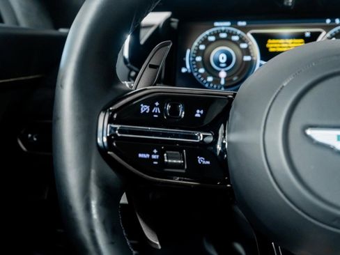 Used 2025 Aston Martin V8 Vantage Coupe image 38