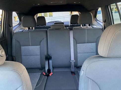 Used 2025 GMC Acadia Elevation image 38