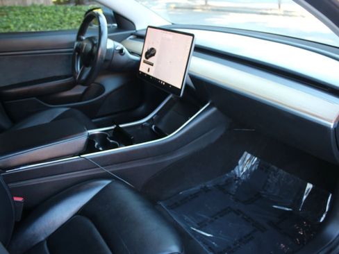 Used 2018 Tesla Model 3 Long Range AWD/4WD image 17