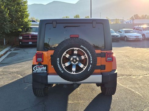 Used 2013 Jeep Wrangler Unlimited Sahara w/ Connectivity Group AWD/4WD image 7