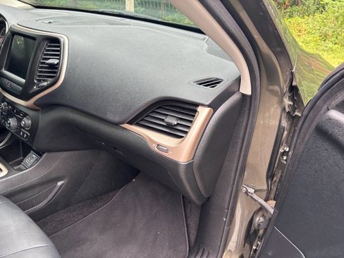 Used 2014 Jeep Cherokee Limited FWD image 26