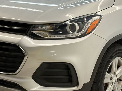 Used 2020 Chevrolet Trax LT w/ LT Convenience Package image 4