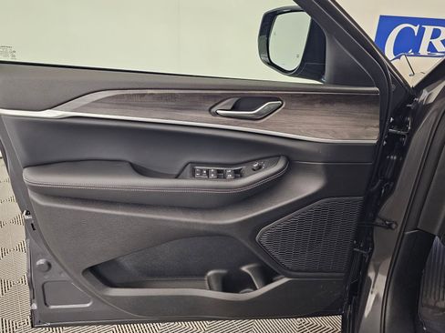 New 2026 Jeep Grand Cherokee Laredo image 9