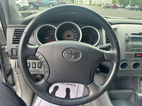 Used 2010 Toyota Tacoma 4x4 Access Cab V6 w/ TRD Off-Road Pkg image 15