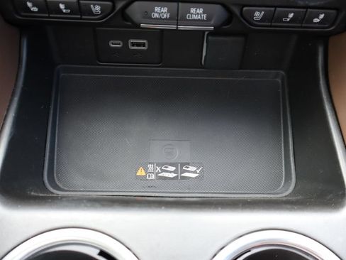 Used 2023 Chevrolet Tahoe High Country AWD/4WD image 17