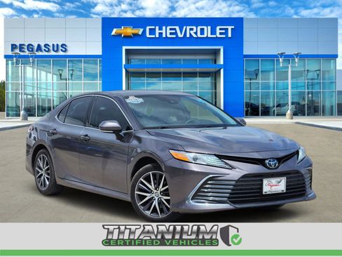 Used 2024 Toyota Camry XLE FWD image 1