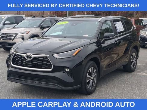 Used 2023 Toyota Highlander XLE image 2