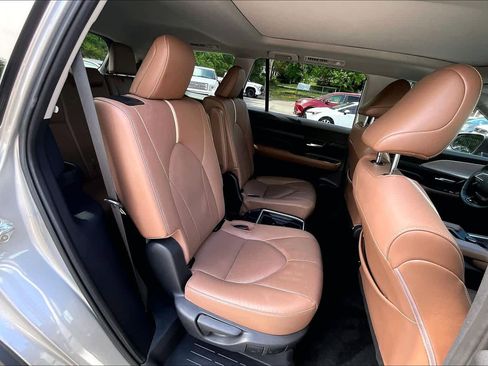 Certified 2024 Toyota Grand Highlander AWD image 20