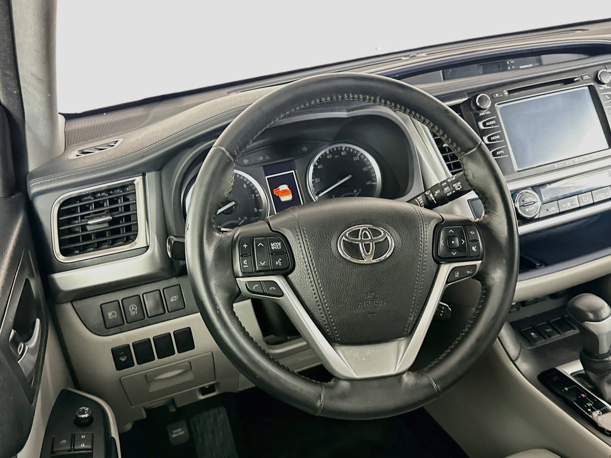 Used 2017 Toyota Highlander XLE FWD image 18