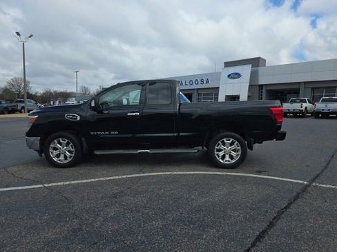 Used 2018 Nissan Titan SV w/ SV Convenience Package image 6