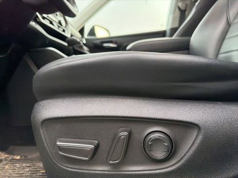 Used 2022 Toyota Highlander XLE image 16