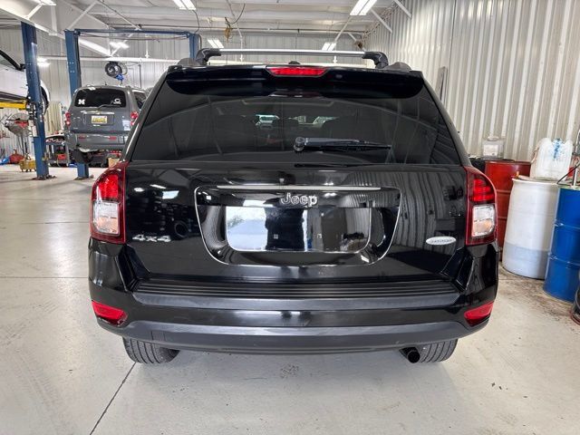 Used 2016 Jeep Compass Latitude w/ Sun/Sound Group AWD/4WD image 9