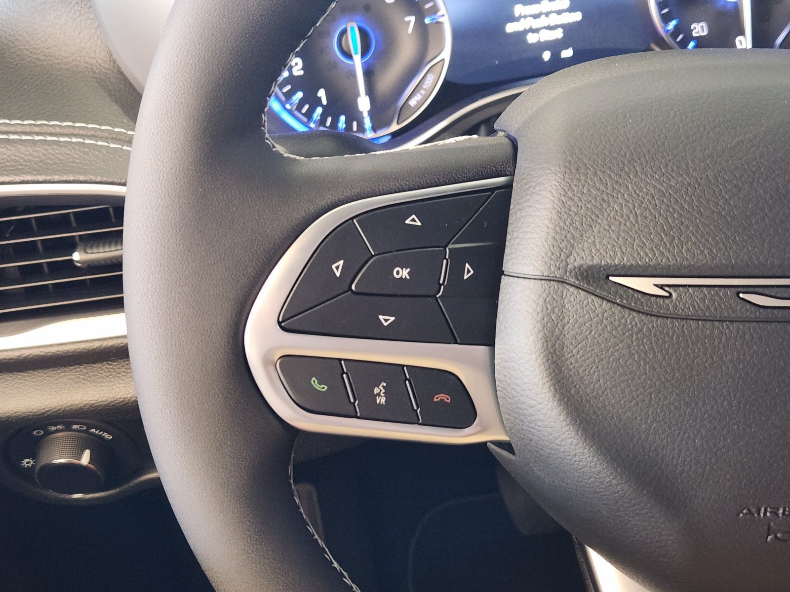 New 2027 Chrysler Pacifica Select FWD image 34
