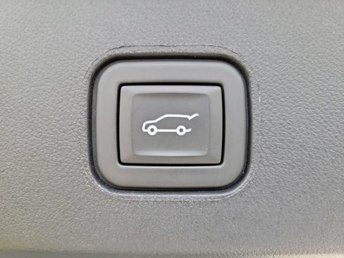 Used 2023 Cadillac Lyriq AWD image 9