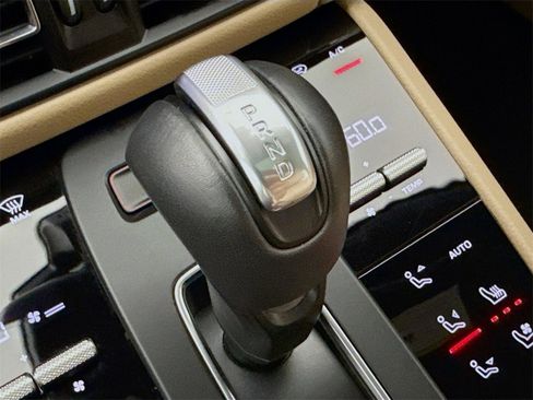 Used 2025 Porsche Macan image 21