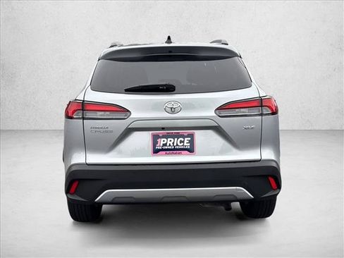 Used 2025 Toyota Corolla Cross XLE FWD image 6
