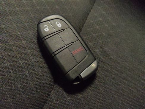 Used 2018 Jeep Grand Cherokee Laredo RWD image 32
